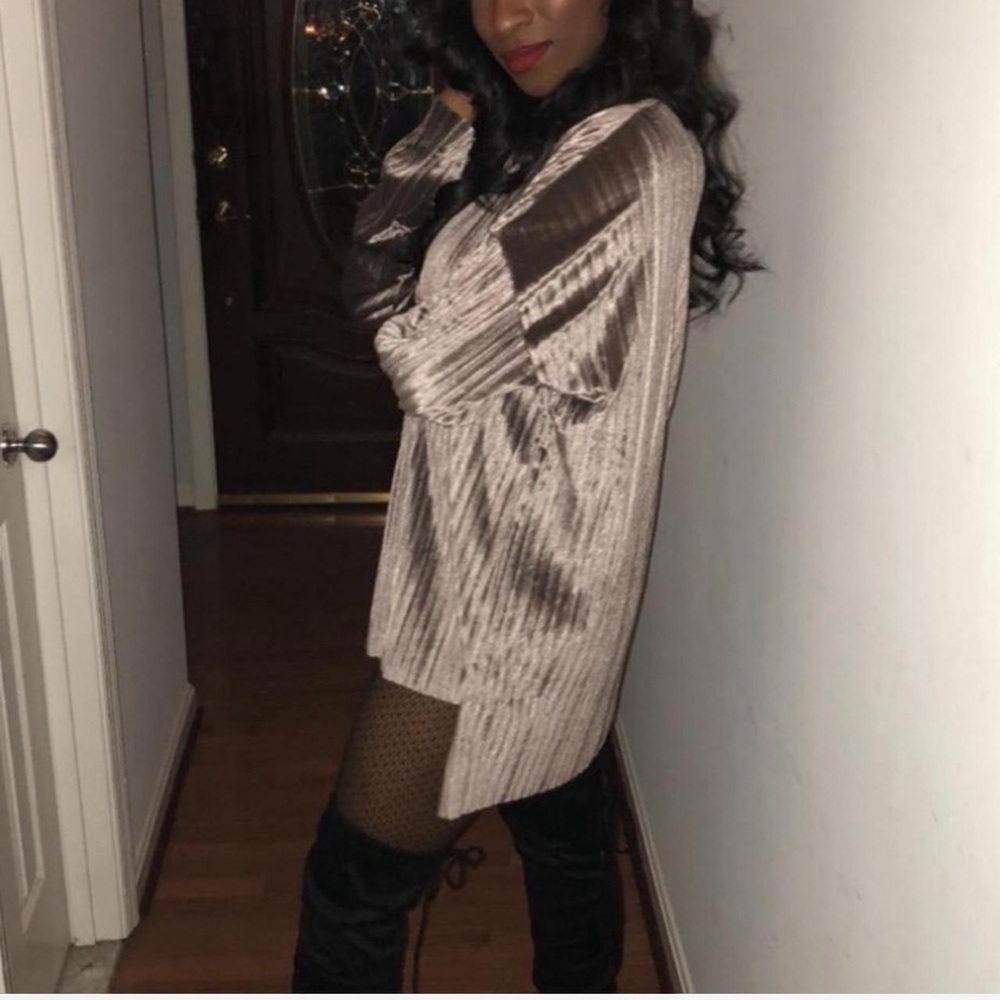BOOHOO GRAY OVERSIZED PLEATED VELVET DIP BACK TUNIC IN SIZE 4 - Picture 2 of 5